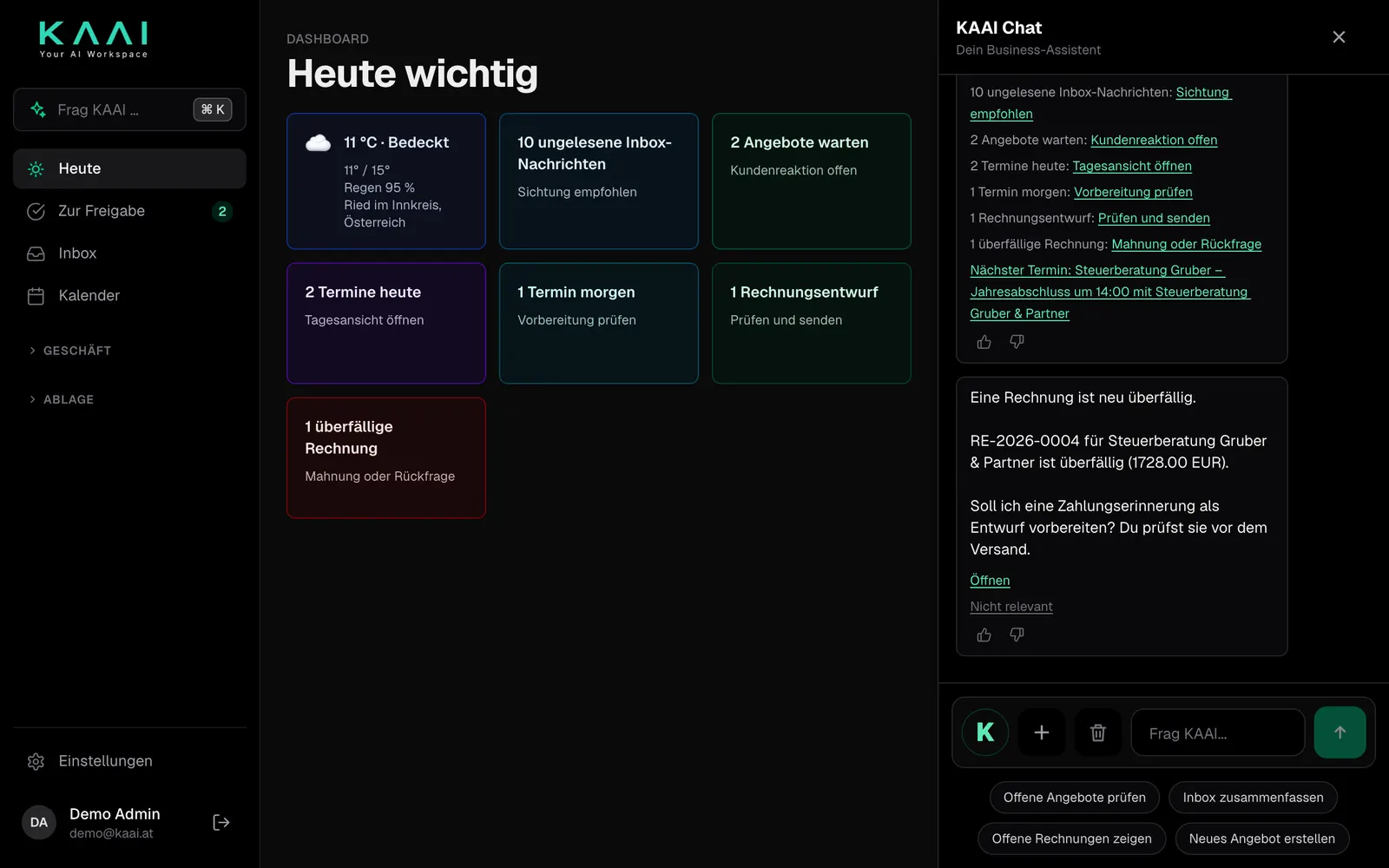 Der Chat mit Tagesbriefing und einem Hinweis zu einer überfälligen Rechnung